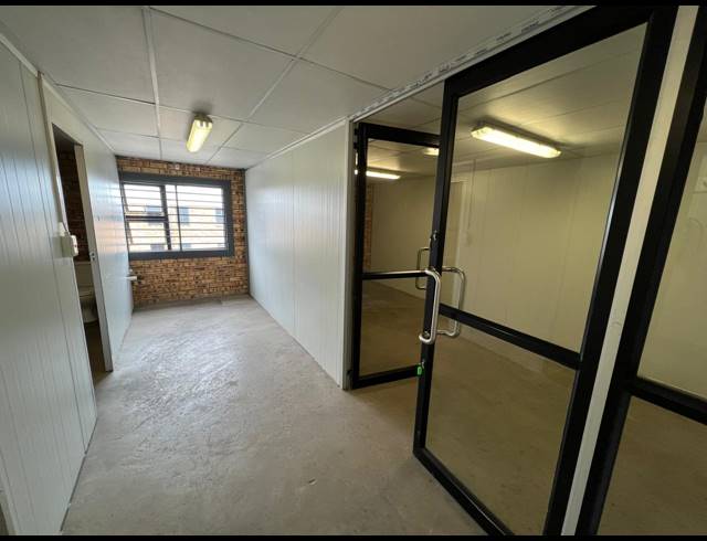 347M² WAREHOUSE TO LET IN STRIJDOMPARK